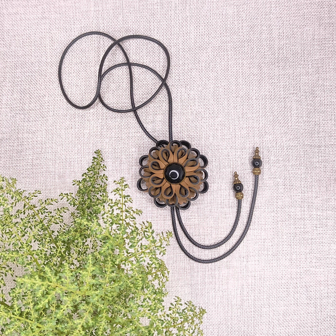 REGULIUOJAMAS KAKLO PAPUOŠALAS ''OCHRA GĖLĖ''