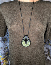 Įkelkite vaizdą į galerijos peržiūrą, ILGAS KAKLO PAKABUKAS &#39;&#39;MIŠKO ENERGIJA&#39;&#39;