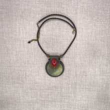 Įkelkite vaizdą į galerijos peržiūrą, TRUMPAS KAKLO PAPUOŠALAS &#39;&#39;MIŠKO PASLAPTIS&#39;&#39;