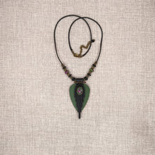 Įkelkite vaizdą į galerijos peržiūrą, TRUMPAS KAKLO PAPUOŠALAS SU ZOISITO AKMENIU