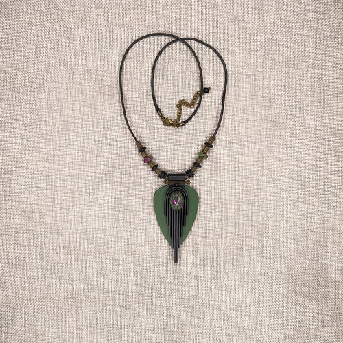 TRUMPAS KAKLO PAPUOŠALAS SU ZOISITO AKMENIU