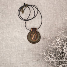 Įkelkite vaizdą į galerijos peržiūrą, ILGAS KAKLO PAKABUKAS &#39;&#39;BALTIJOS AKMUO&#39;&#39;