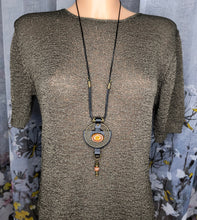 Įkelkite vaizdą į galerijos peržiūrą, REGULIUOJAMAS KAKLO PAPUOŠALAS &#39;&#39;AGATO PASLAPTIS&#39;&#39;