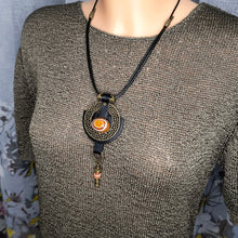 Įkelkite vaizdą į galerijos peržiūrą, REGULIUOJAMAS KAKLO PAPUOŠALAS &#39;&#39;AGATO PASLAPTIS&#39;&#39;