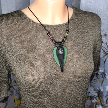 Įkelkite vaizdą į galerijos peržiūrą, TRUMPAS KAKLO PAPUOŠALAS SU ZOISITO AKMENIU
