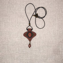 Įkelkite vaizdą į galerijos peržiūrą, ILGAS KAKLO PAKABUKAS ''KARAMELĖS ĮKVĖPIMAS''